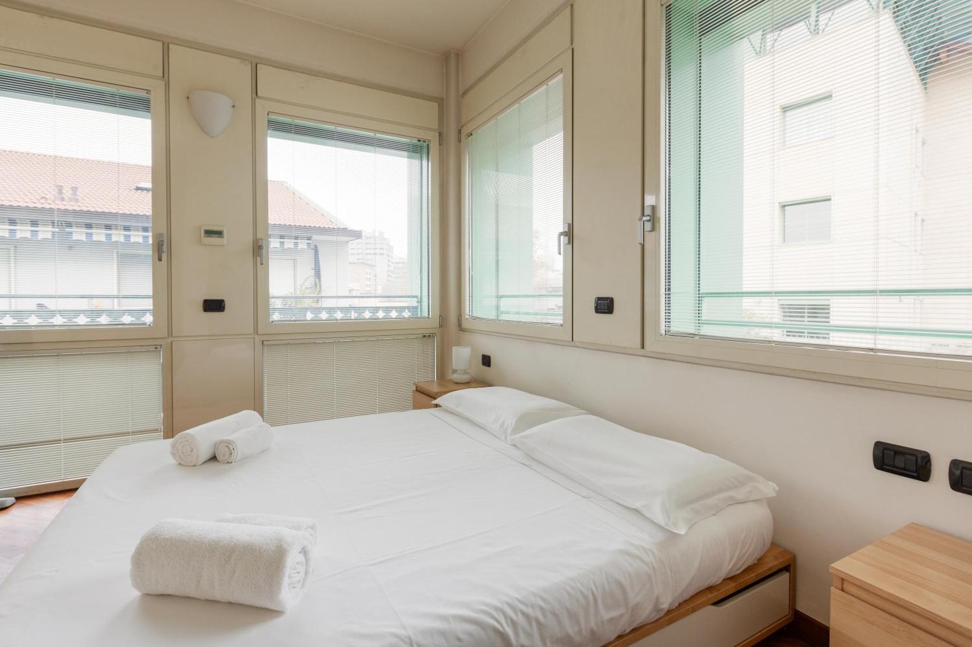Bright & Comfy Apartment With Parking มิลาน ภายนอก รูปภาพ