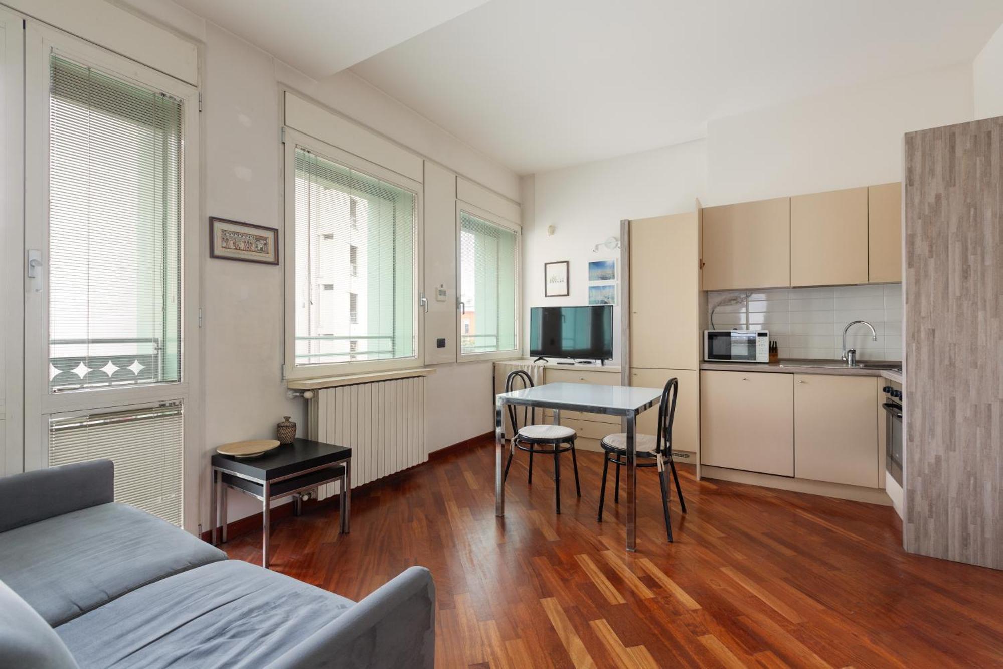 Bright & Comfy Apartment With Parking มิลาน ภายนอก รูปภาพ